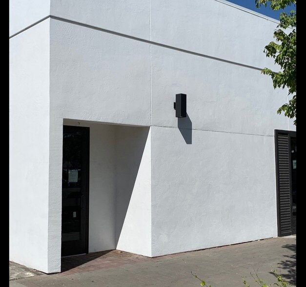 More Photos Of 100 W Main St, Turlock Storefront For Lease