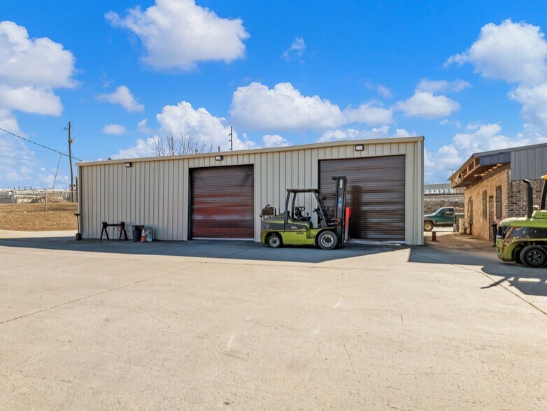 More Photos Of 1205 Industrial Blvd, Gainesville Warehouse For Sale