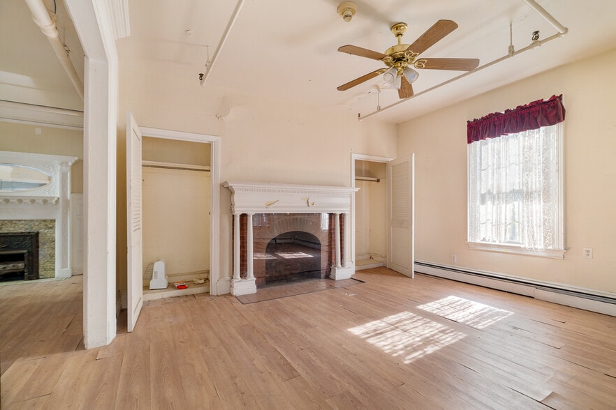 More Photos Of 17 Monmouth St, Somerville Apartments For Sale