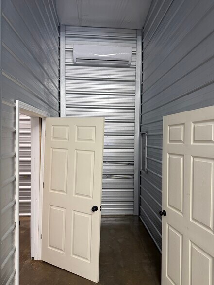 More Photos Of 12894 A US-45E, Martin Flex For Lease