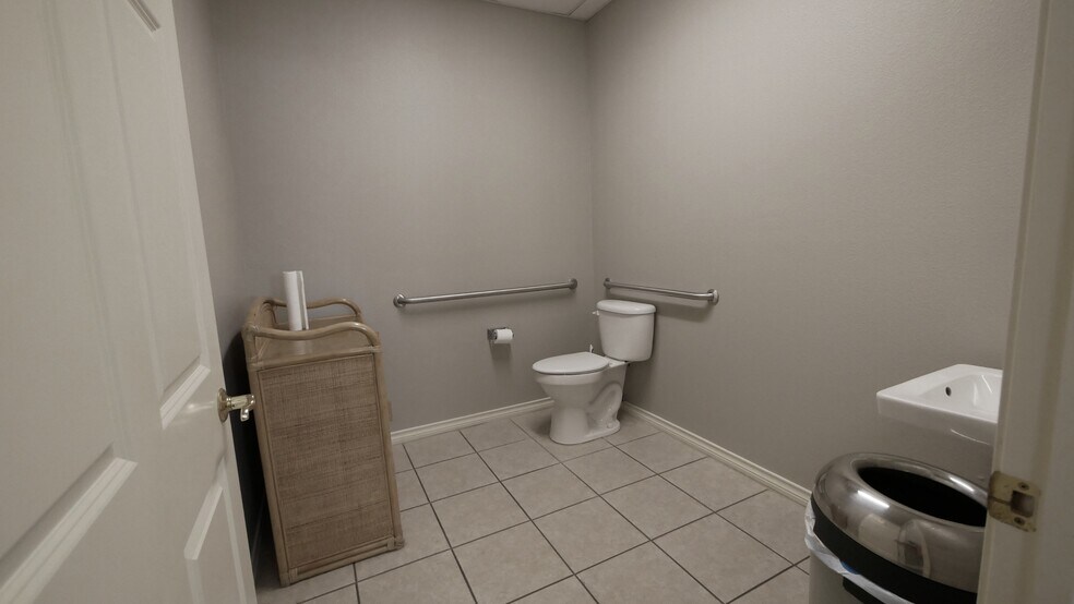 More Photos Of 21230 Kingsland Blvd, Katy Loft Creative Space For Lease