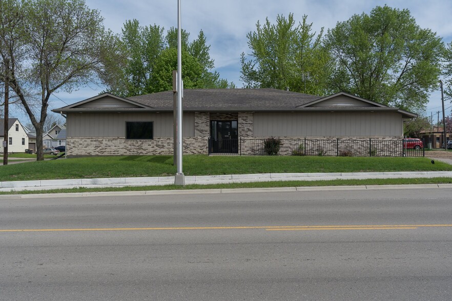 Primary Photo Of 608 Walnut Ave, Madison Lake Medical For Sale