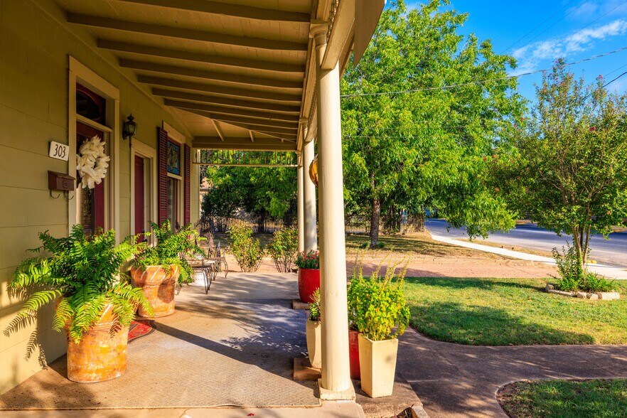 More Photos Of 303 W Austin St, Fredericksburg Office Residential For Sale