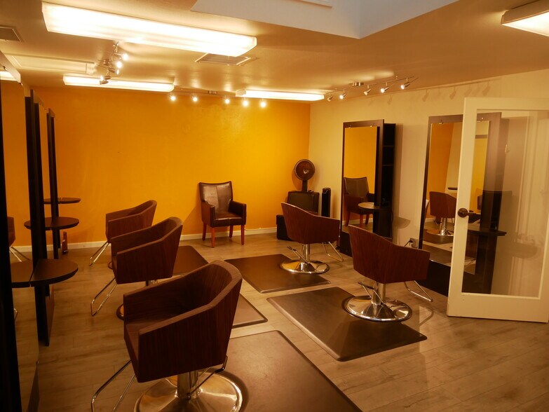More Photos Of 434 E Main St, Ventura Storefront For Lease