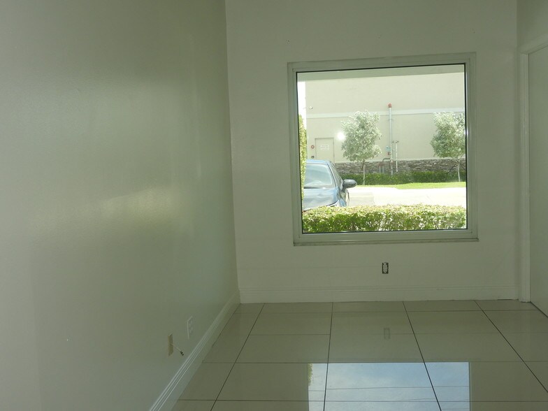 More Photos Of 401 W Lantana Rd, Lantana Medical For Sale