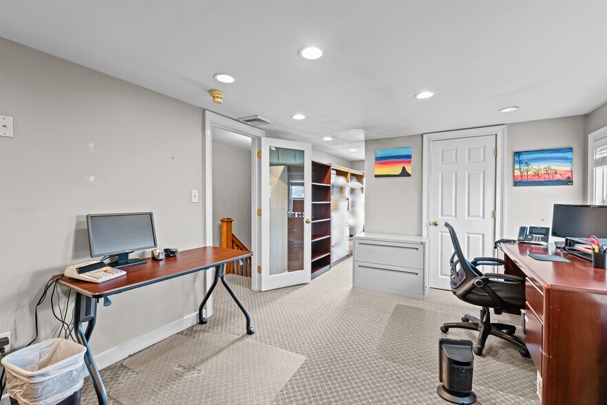 More Photos Of 385 South St, Shrewsbury Office For Sale