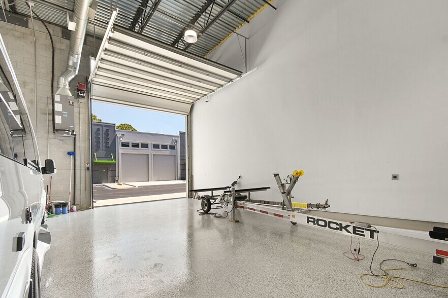 More Photos Of 861 NE Industrial Blvd, Jensen Beach Warehouse For Sale