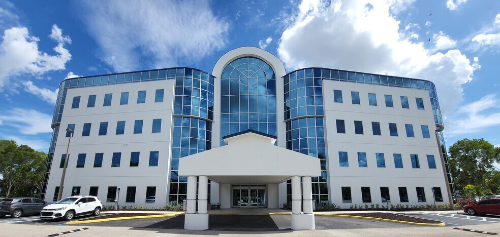 More Photos Of 2675 Winkler Ave, Fort Myers Medical For Lease