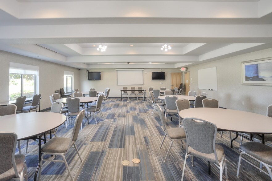 More Photos Of 323 Ed Schmidt Blvd, Hutto Hotel For Sale