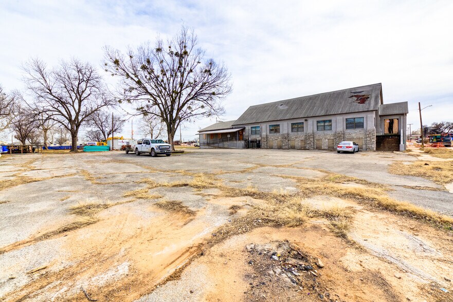 More Photos Of 2139 S Phoenix Ave, Tulsa Religious Facility For Sale