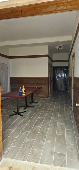 More Photos Of 302 W Colonial Trail Hwy, Blackstone Freestanding For Lease