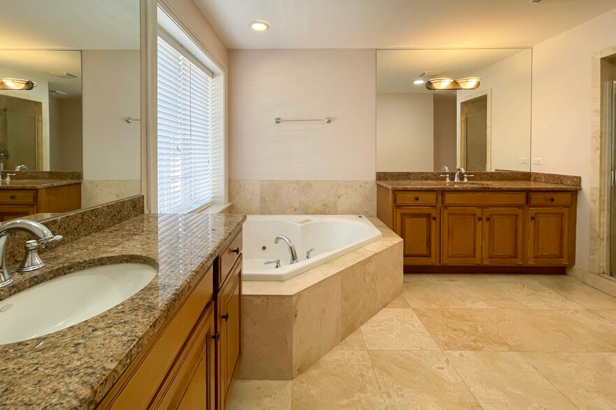 More Photos Of 3556 Western Ave, Highland Park Apartments For Sale