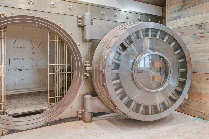 More Photos Of 17 Market St, Poughkeepsie Office For Sale