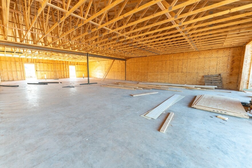 More Photos Of 607 Tradewinds Blvd, Midland Land For Lease