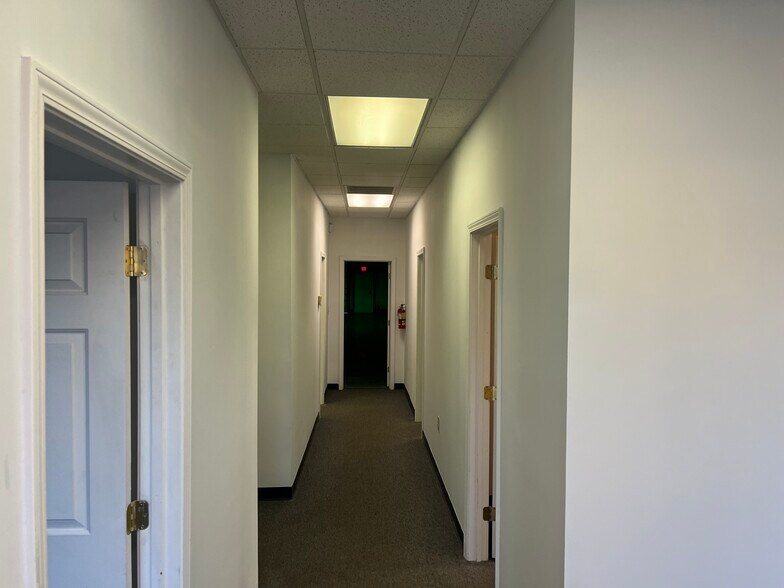 More Photos Of 128 Overhill Dr, Mooresville Light Distribution For Lease