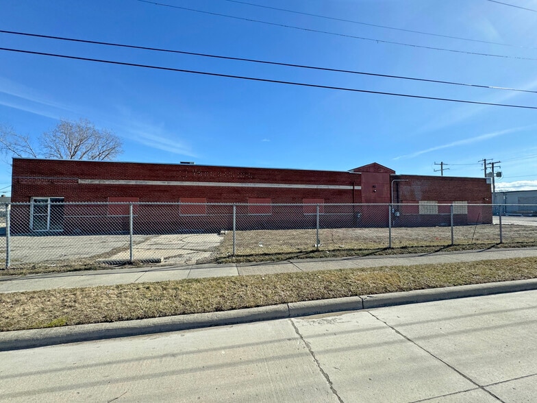 More Photos Of 22778 Globe Ave, Warren Warehouse For Lease