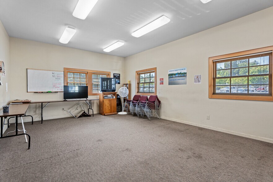 More Photos Of 45 W Mendocino Ave, Willits Storefront Retail Office For Sale