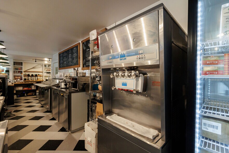 More Photos Of 139 S Main St, Sheffield Freestanding For Sale