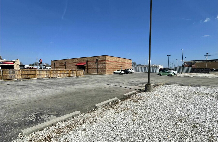 More Photos Of 1258 E Battlefield St, Springfield General Retail For Lease