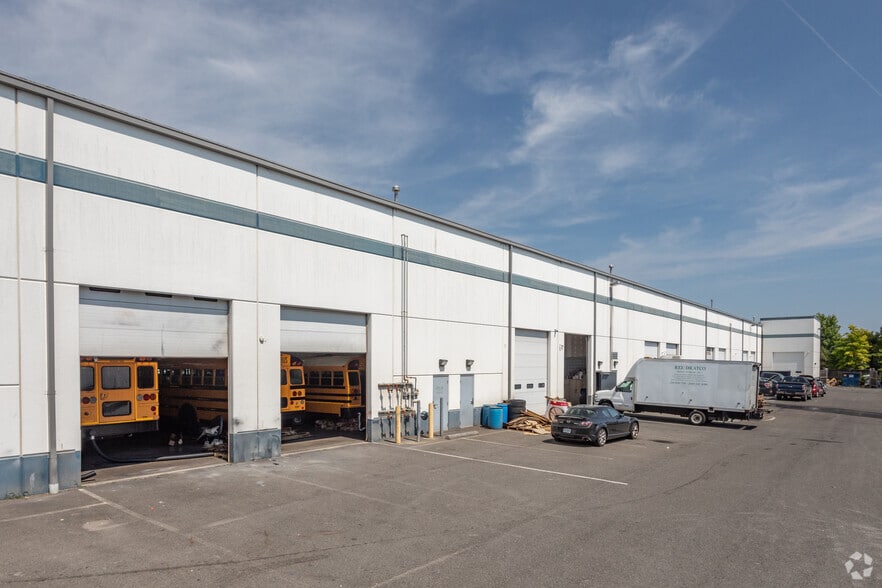 More Photos Of 25395 Pleasant Valley Rd, Chantilly Warehouse For Lease