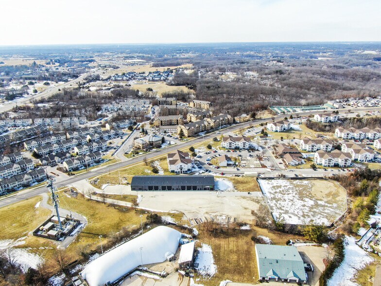 More Photos Of 3100 Old 63 S, Columbia Showroom For Sale