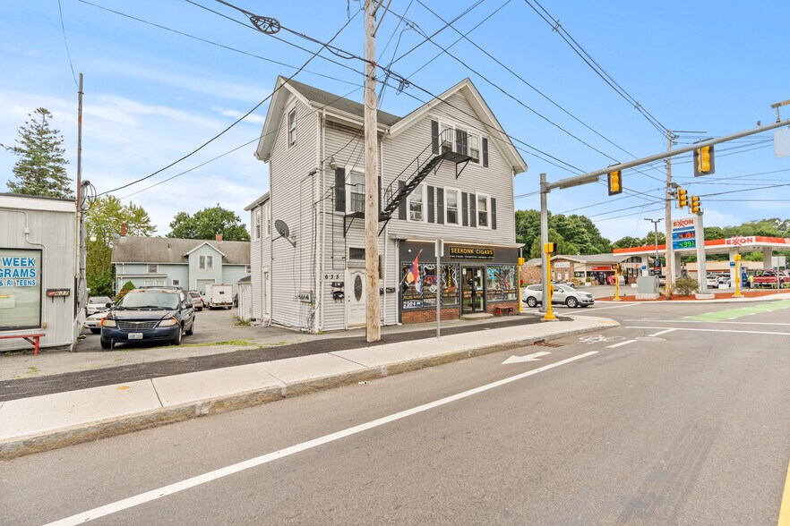 More Photos Of 635 637 Fall River Ave, Seekonk Apartments For Sale