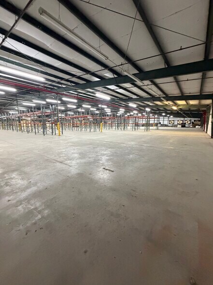More Photos Of 1301 East Ave, Carrizo Springs Warehouse For Lease