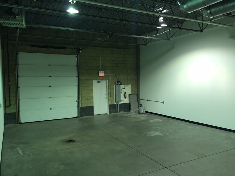 More Photos Of 11979 40th St SE, Calgary Warehouse For Lease