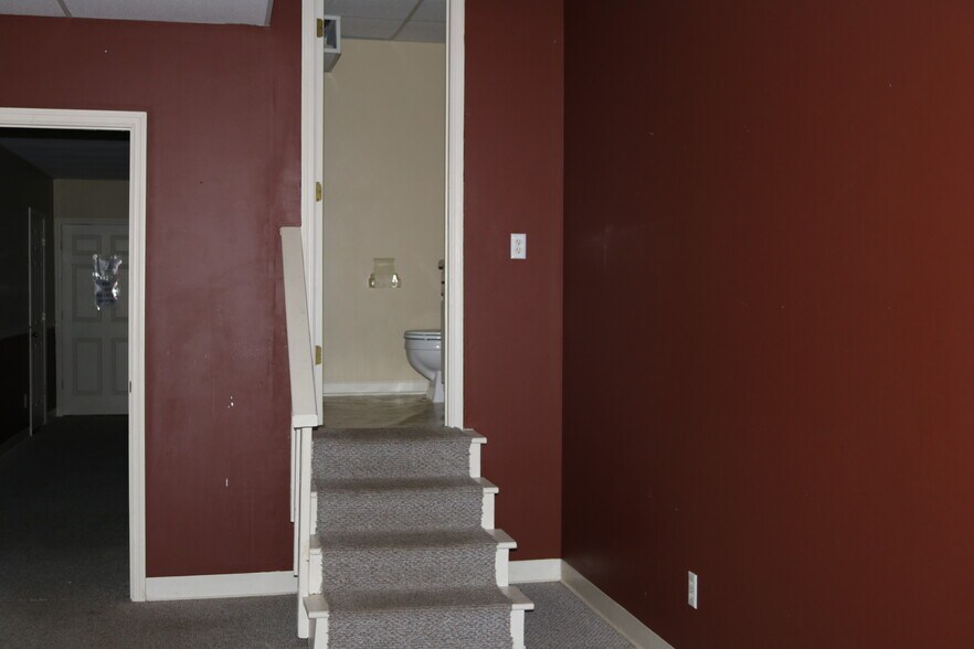 More Photos Of 24-28 S East St, Jasper Storefront Retail Residential For Lease