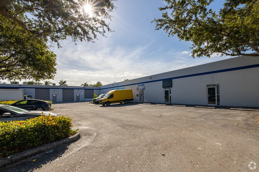 More Photos Of 19200 SW 106th Ave, Miami Light Manufacturing For Lease