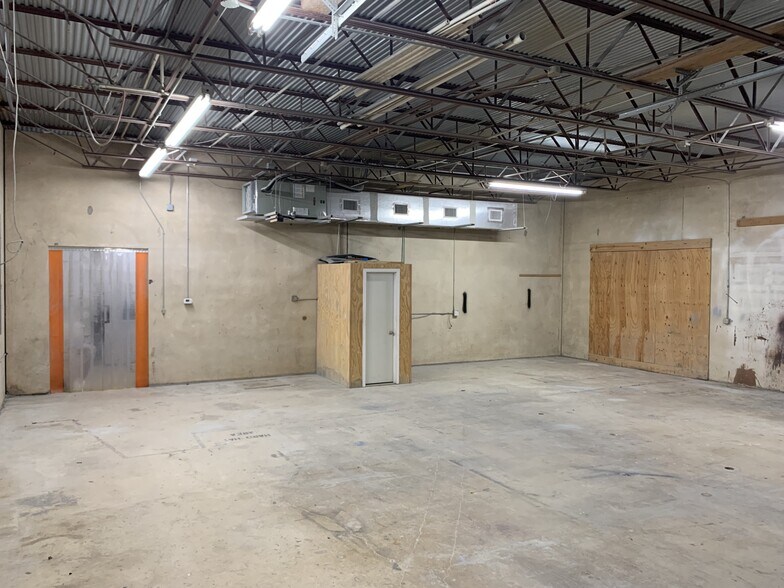 More Photos Of 136 Industrial Dr, Boerne Warehouse For Lease