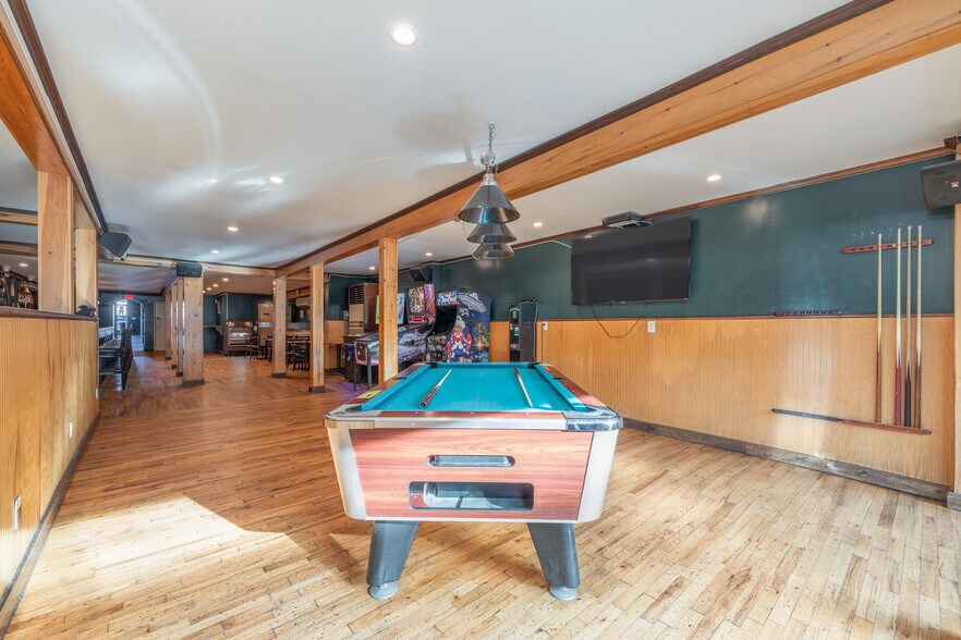 More Photos Of 30-32 Front St, Greenport Storefront Retail Residential For Sale