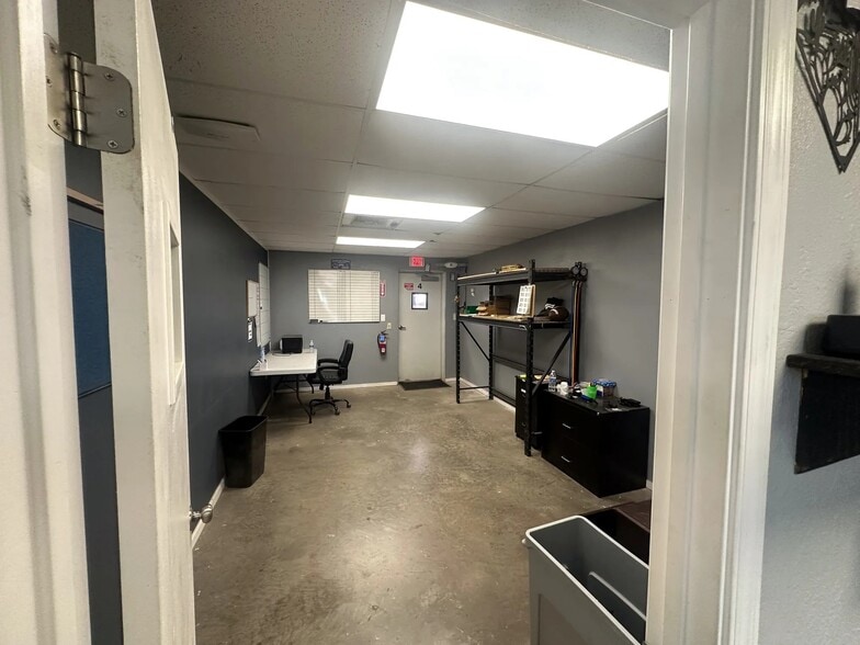 More Photos Of 7777 E Valencia Rd, Tucson Warehouse For Sale