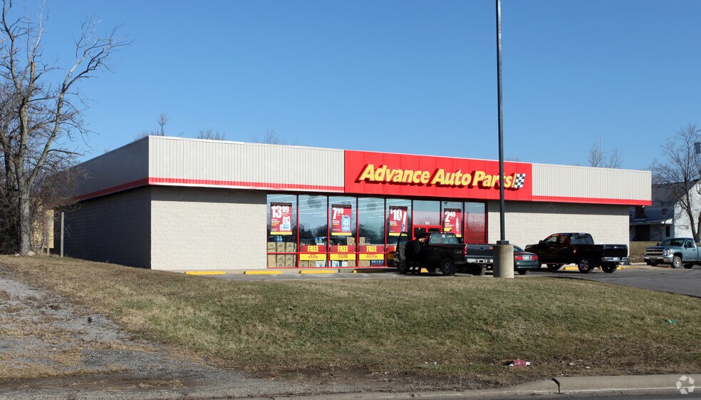 Primary Photo Of 976 W 4th St, Mansfield Freestanding For Lease