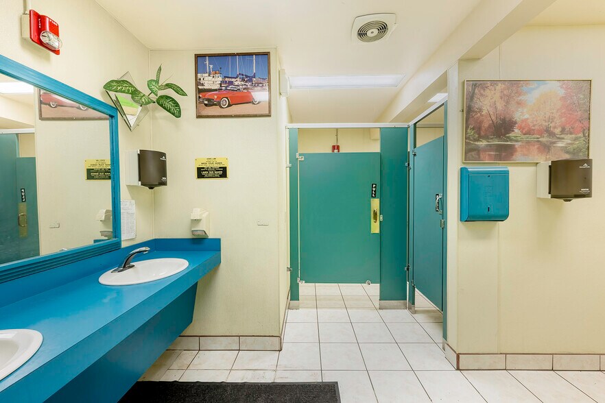 More Photos Of 1954 Atlantic Ave, Long Beach Office For Lease