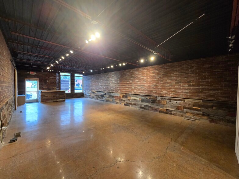 More Photos Of 2758 Coolidge Hwy, Berkley Storefront For Sale