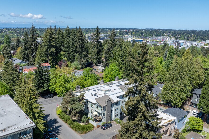More Photos Of 9800 Roosevelt Way NE, Seattle Apartments For Sale