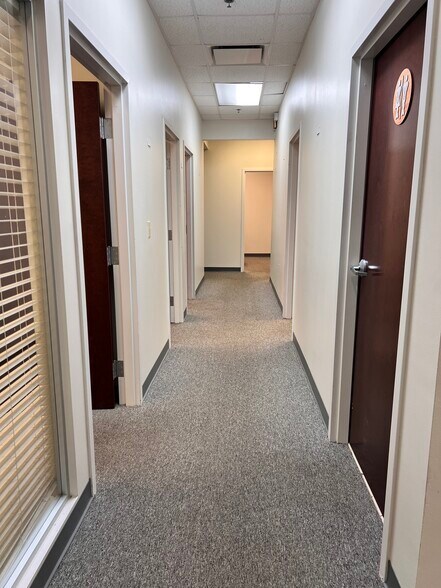 More Photos Of 7751 Kingspointe Pky, Orlando Light Distribution For Lease