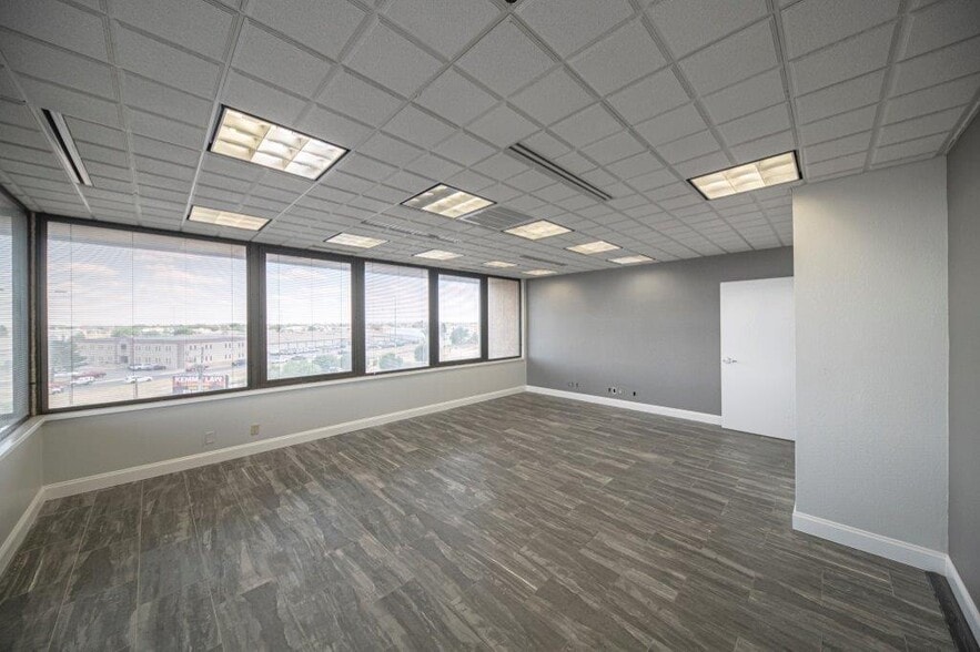 More Photos Of 125 W Missouri Ave, Midland Office For Lease