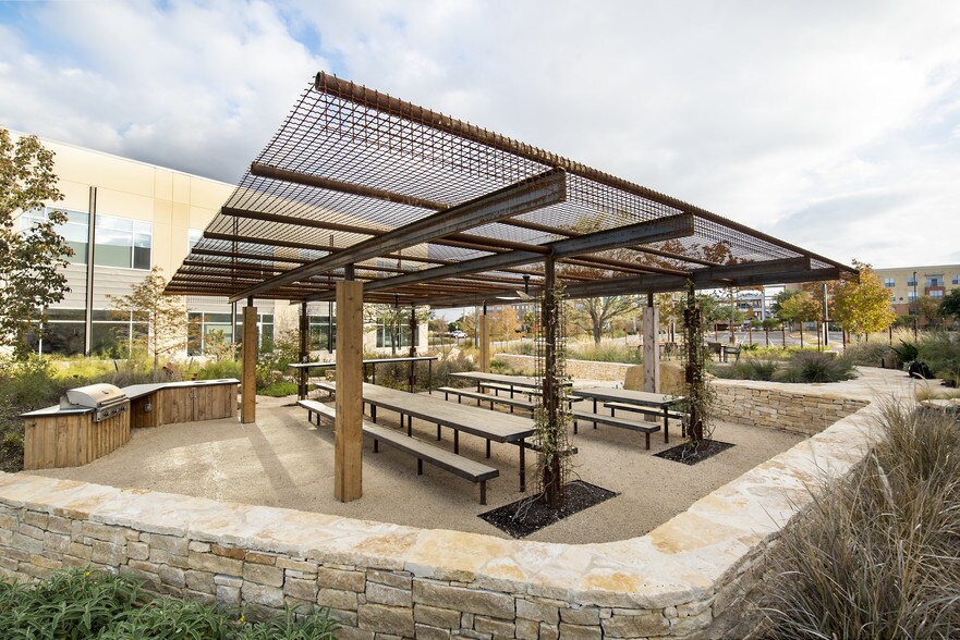 More Photos Of 710 Hester's Crossing Rd, Round Rock Office For Lease