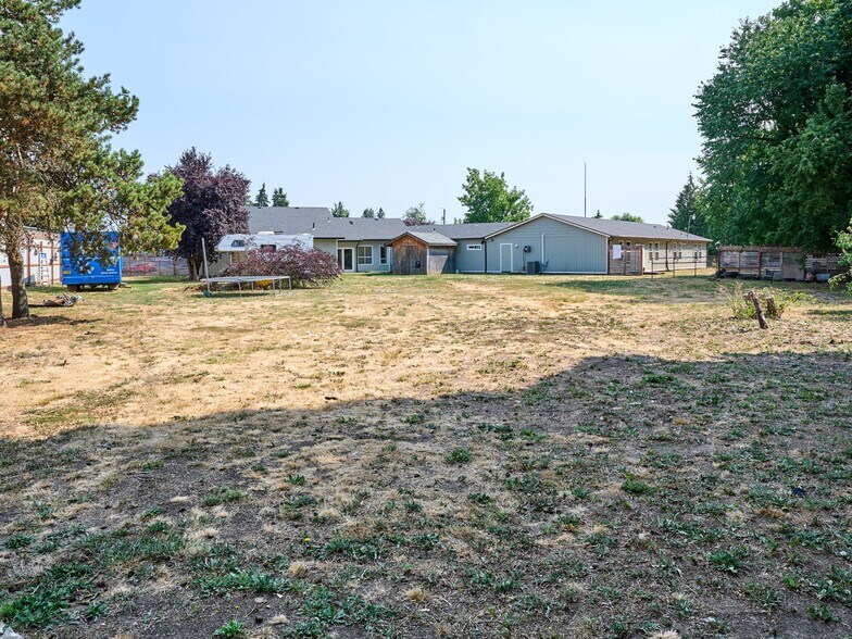 More Photos Of 1480 NE Laurel Ave, Woodburn Office For Sale
