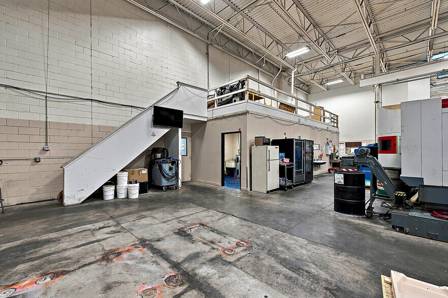 More Photos Of 44567 Morley Dr, Clinton Township Warehouse For Sale
