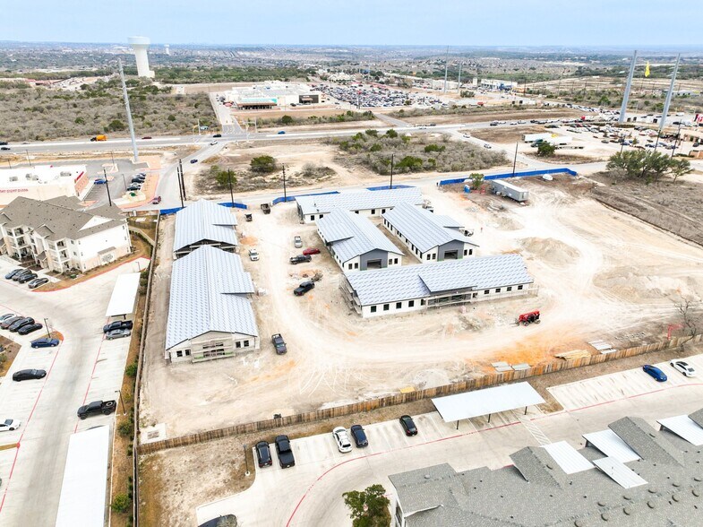 More Photos Of 211 Crossing Ave, San Antonio Office For Sale