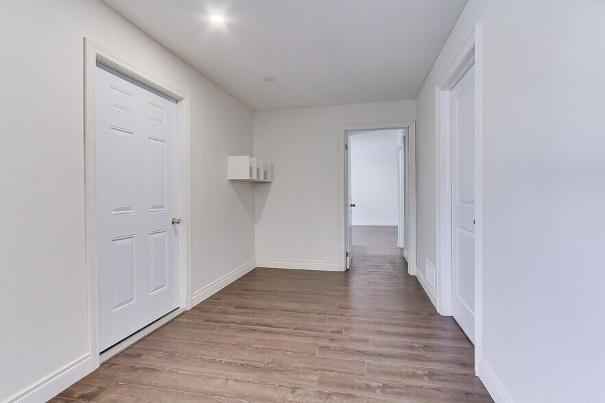 More Photos Of 395 Bay St W, Brock Office For Sale