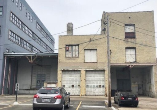 More Photos Of 117-121 W Pittsburgh Ave, Milwaukee Manufacturing For Lease