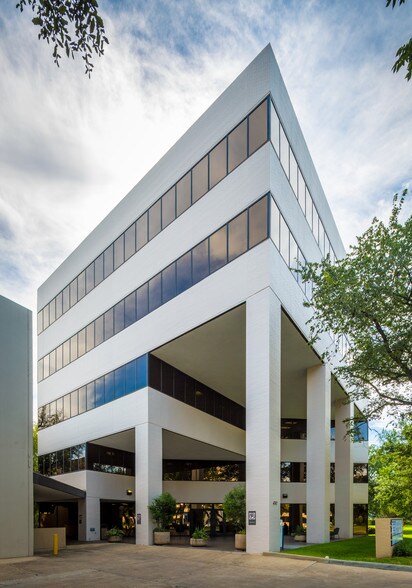 More Photos Of 4747 Bellaire Blvd, Bellaire Unknown For Lease