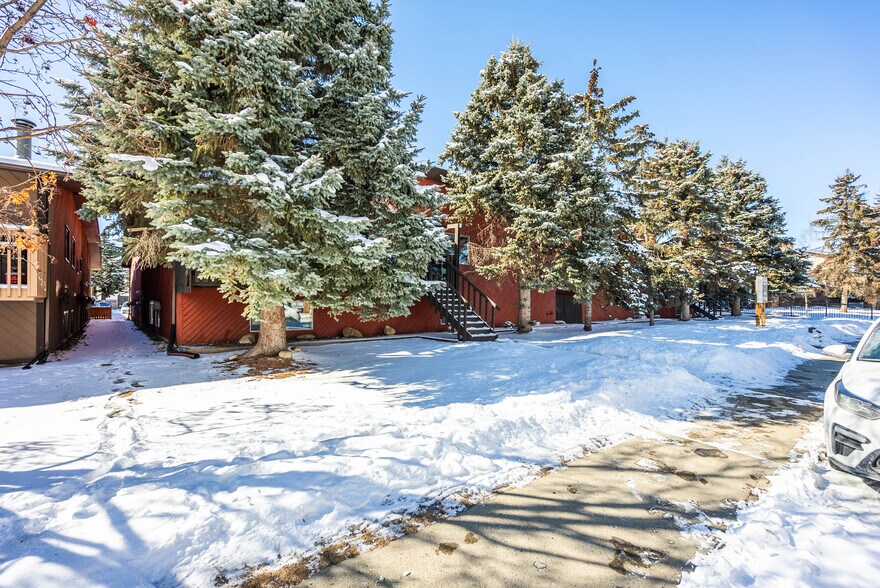 More Photos Of 4607 73 St NW, Calgary Apartments For Sale