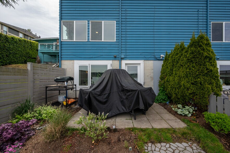 More Photos Of 8716 Sand Point Way NE, Seattle Apartments For Sale