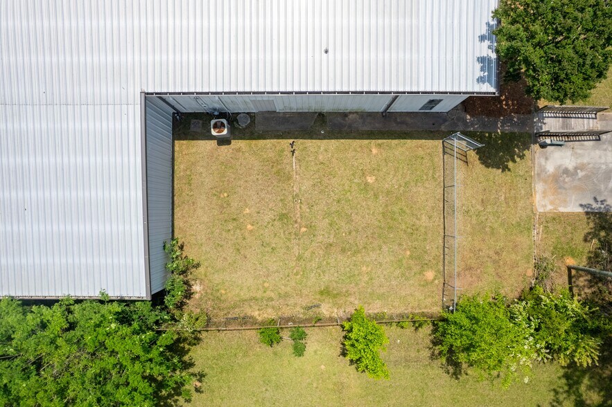 More Photos Of 835 McEntire Ln, Decatur Industrial For Sale