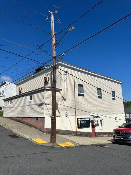 Primary Photo Of 400 Church St, Minersville Lodge Meeting Hall For Sale